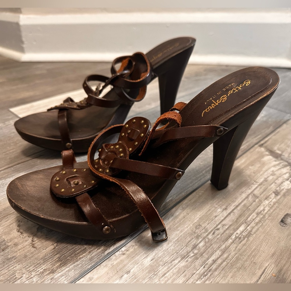 Sotto Sopra Italian made heels (brown wood and leather)
